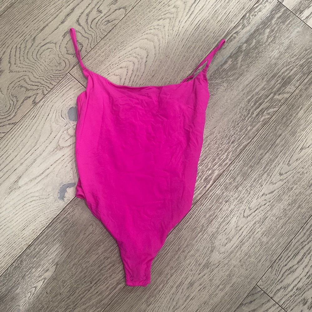 neon pink skims body suit💝💝